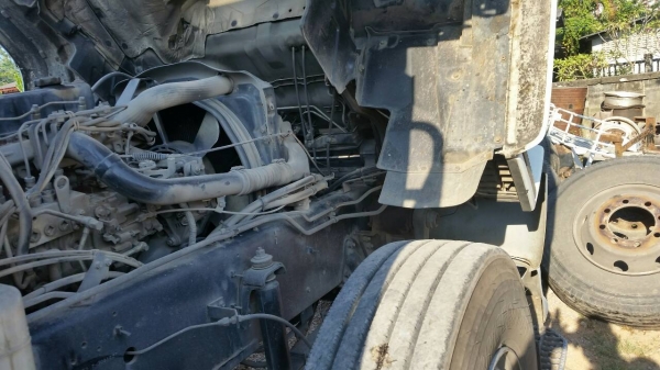 รถอีซูซุ 10 ล้อ หัวลาก GXZ  270 แรงม้า. ปี 47.  ( ขาย เฉพาะหัว. )   สนใจติดต่อ   081 - 6079515