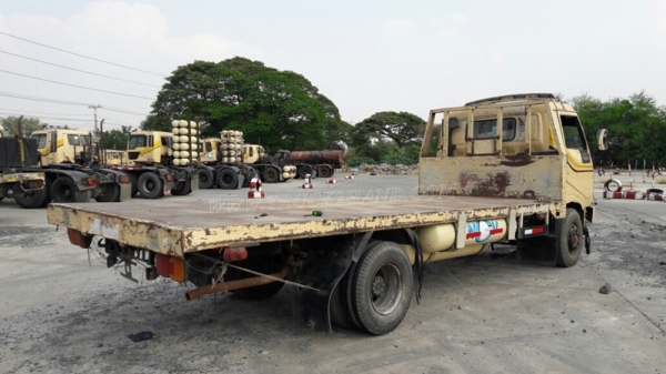 6 ล้อ HINO พื้นเรียบ รถfc114  120 แรงม้า