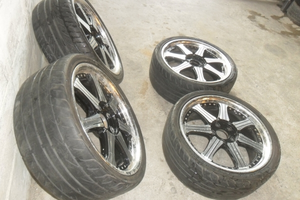 ล้อแม็ก18นิ้ว5รู114 พร้อมยาง สวยๆ 4 ล้อ ราคา 7900 บาท ล้อแม็ก18นิ้ว5รู114 พร้อมยาง สวยๆ 4 ล้อ ราคา 7900 บาท