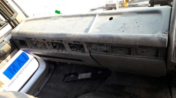 6 ล้อ HINO พื้นเรียบ