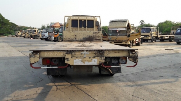 6 ล้อ HINO พื้นเรียบ