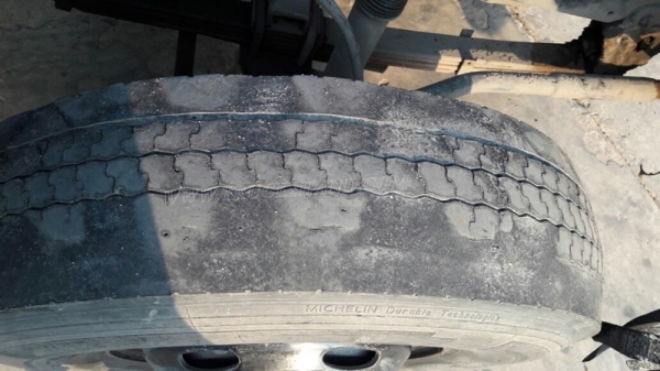 6 ล้อ HINO พื้นเรียบ