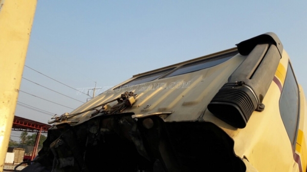 6 ล้อ HINO พื้นเรียบ