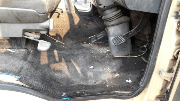 6 ล้อ HINO พื้นเรียบ