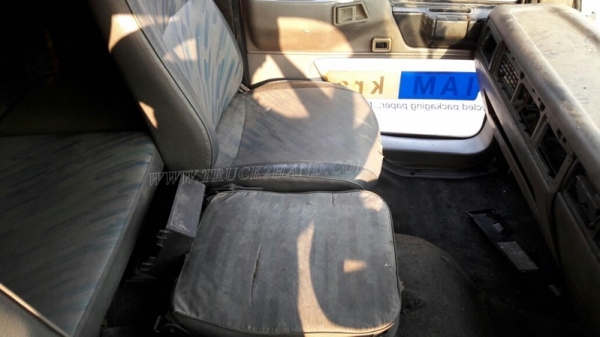 6 ล้อ HINO พื้นเรียบ