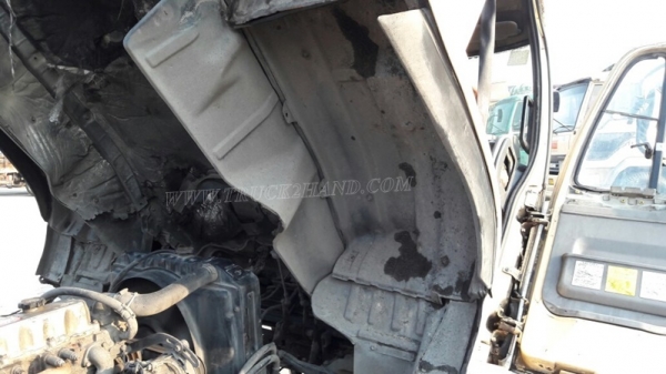 6 ล้อ HINO พื้นเรียบ