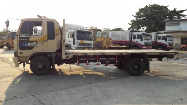 6 ล้อ HINO พื้นเรียบ