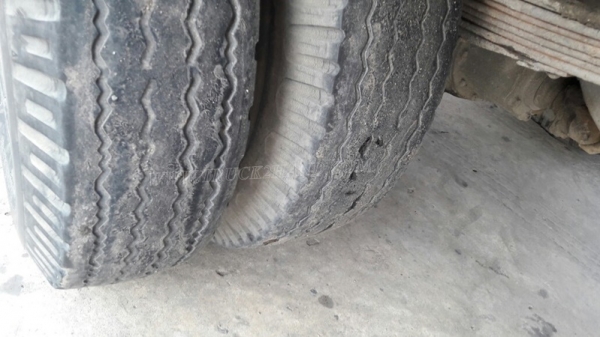 6 ล้อ HINO พื้นเรียบ