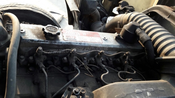 6 ล้อ HINO พื้นเรียบ