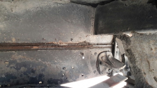 6 ล้อ HINO พื้นเรียบ