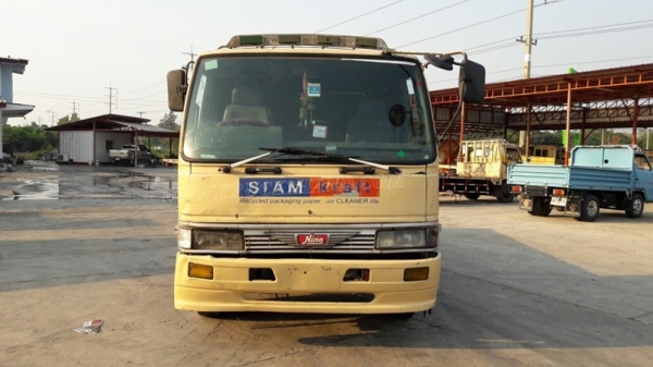 6 ล้อ HINO พื้นเรียบ