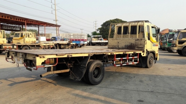 6 ล้อ HINO พื้นเรียบ