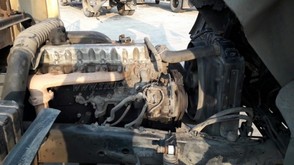 6 ล้อ HINO พื้นเรียบ