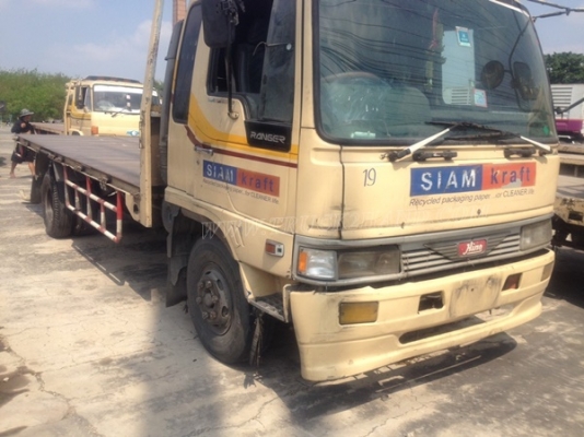 6 ล้อ HINO พื้นเรียบ