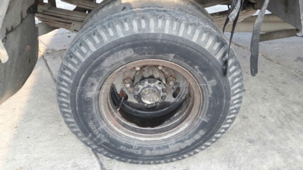 6 ล้อ HINO พื้นเรียบ