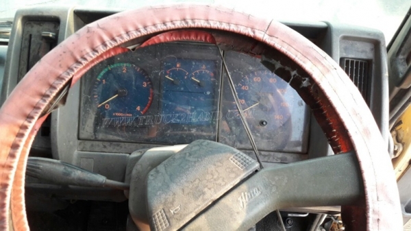 6 ล้อ HINO พื้นเรียบ