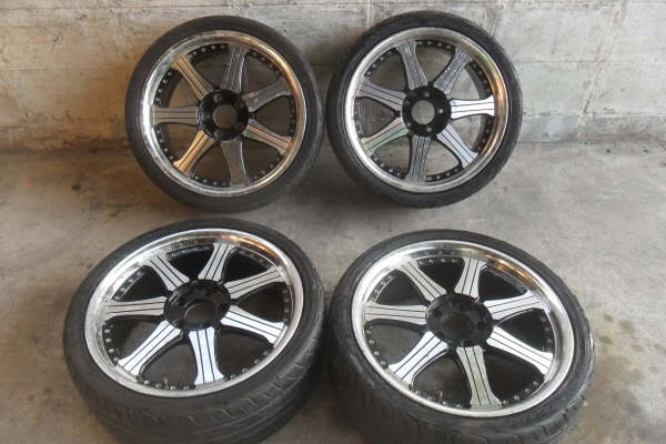 ล้อแม็ก18นิ้ว5รู114 พร้อมยาง สวยๆ 4 ล้อ ราคา 7900 บาท