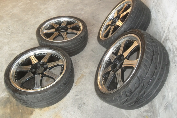 ล้อแม็ก18นิ้ว5รู114 พร้อมยาง สวยๆ 4 ล้อ ราคา 7900 บาท