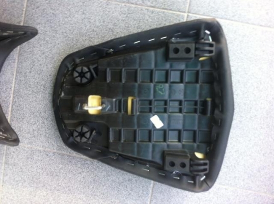 เบาะ 2 ชิ้น ใส่ CBR  CB ใส่หลายรุ่น ของแท้ มือสอง ญี่ปุ่น