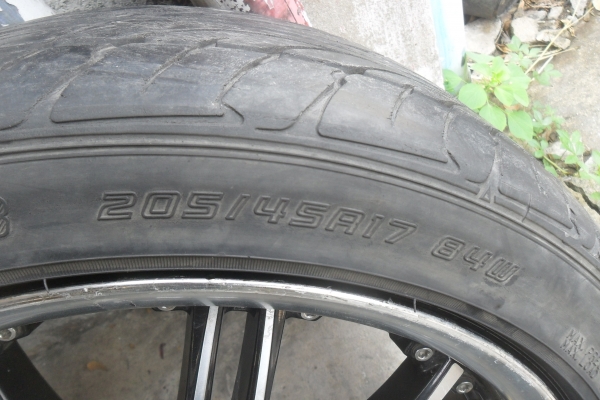 ล้อแม็ก17นิ้ว4รู100 พร้อมยาง สวยๆ 4 ล้อ ราคา 6700 บาท ล้อแม็ก17นิ้ว4รู100 พร้อมยาง สวยๆ 4 ล้อ ราคา 6700 บาท