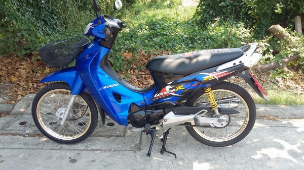 ขาย Honda wave r แท้ เครื่องเดิมสนิท ท่อไม่มีควันใหล ชุดสีเดิม น้ำเงิน - ดำ ล้อทอง ซีลวดใหม่ ยางดอกเต็มใหม่กริบ รถบ้าน ทะเบียนไม่ขาดต่อ เล่ม ชุดโอน บัตรประชาชนครบ รถอยุ่ สรงประภา ดอนเมือง กรุงเทพ  เบอ 0891123302 line progress7109 ราคา 1ุ6500 บาทขาย