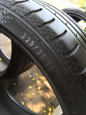 ขายยาง CONTINENTAL 225-35-19 ไม่ระบุปี ดอกหนา ไม่ปะไม่กินข้าง คู่ละ 3,000 บาท