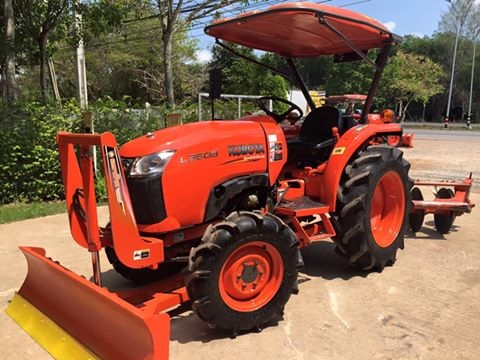 ขายรถไถ Kubota L3608(4WD) พร้อมใบมีดและผานพรวนช้าง รถไร่ เดิมๆ สวยพร้อมใช้งาน
