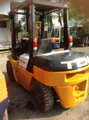 +++ ขายโฟล์คลิฟท์  T.C.M. FD30-Z5  ขนาด  3  ตัน  เครื่องยนต์ดีเซล  เสา  3  เมตร  เกียร์ธรรมดา  งา 1,070  มม.  ยางตัน