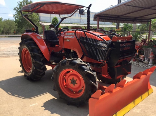ขายรถไถ Kubota M6040 SU(4WD) พร้อมใบมีดและผานพรวน รถสวย พร้อมใช้งาน