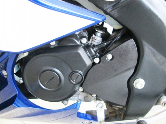 (โอนฟรี) ขาย Yamaha R15 รถปี 2015 ไมล์แท้ 3118 กม สภาพสวยเดิมๆ แรงด้วยขุมกำลัง 150CC บิดติดมือ  สีขาว น้ำเงิน