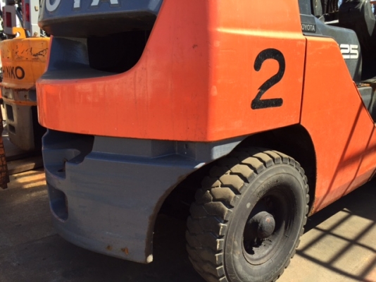 ขายรถโฟลคลิฟท์ ( รุ่นใหม่ล่าสุด ) 835 ชั่วโมง TOYOTA 8FG25 ,เครื่องยนต์เบนซิน หัวฉีด ประหยัดน้ำมันสุดๆๆ เสายกสูง 3 เมตร ,ใช้งานมาน้อยมาก, รถนำเข้าจากญี่ปุ่น 100\% ขายรถโฟลคลิฟท์ ( รุ่นใหม่ล่าสุด ) 835 ชั่วโมง TOYOTA 8FG25 ,เครื่องยนต์เบนซิน หัวฉีด ประหยัดน้ำมันสุดๆๆ เสายกสูง 3 เมตร ,ใช้งานมาน้อยมาก, รถนำเข้าจากญี่ปุ่น 100\%