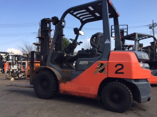 ขายรถโฟลคลิฟท์ ( รุ่นใหม่ล่าสุด ) 835 ชั่วโมง  TOYOTA 8FG25 ,เครื่องยนต์เบนซิน หัวฉีด ประหยัดน้ำมันสุดๆๆ เสายกสูง 3 เมตร ,ใช้งานมาน้อยมาก,  รถนำเข้าจากญี่ปุ่น 100\%