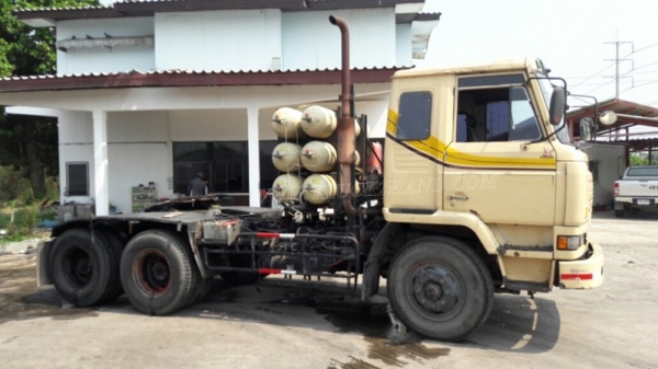 10ล้อ หัวลาก NISSAN UD 300 แรงม้า จดทะเบียนเมื่อปี 2544