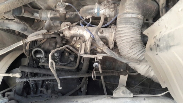 10ล้อ หัวลาก NISSAN UD 300 แรงม้า จดทะเบียนเมื่อปี 2544