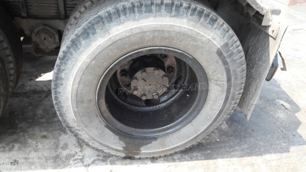 10ล้อ หัวลาก NISSAN UD 300 แรงม้า จดทะเบียนเมื่อปี 2544