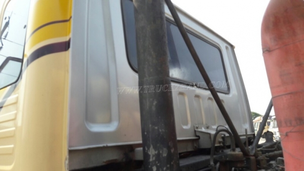 10ล้อ หัวลาก NISSAN UD 300 แรงม้า จดทะเบียนเมื่อปี 2544