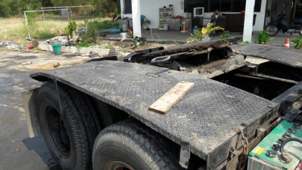 10ล้อ หัวลาก NISSAN UD 300 แรงม้า จดทะเบียนเมื่อปี 2544