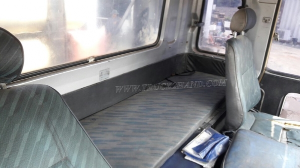 10ล้อ หัวลาก NISSAN UD 300 แรงม้า จดทะเบียนเมื่อปี 2544