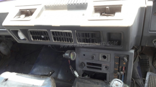 10ล้อ หัวลาก NISSAN UD 300 แรงม้า จดทะเบียนเมื่อปี 2544