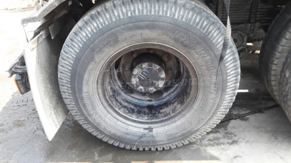 10ล้อ หัวลาก NISSAN UD 300 แรงม้า จดทะเบียนเมื่อปี 2544