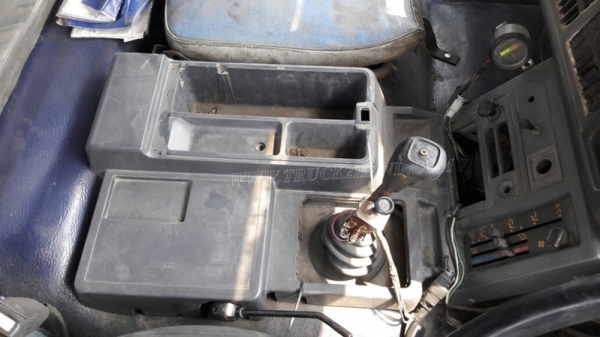 10ล้อ หัวลาก NISSAN UD 300 แรงม้า จดทะเบียนเมื่อปี 2544