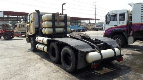 10ล้อ หัวลาก NISSAN UD 300 แรงม้า จดทะเบียนเมื่อปี 2544