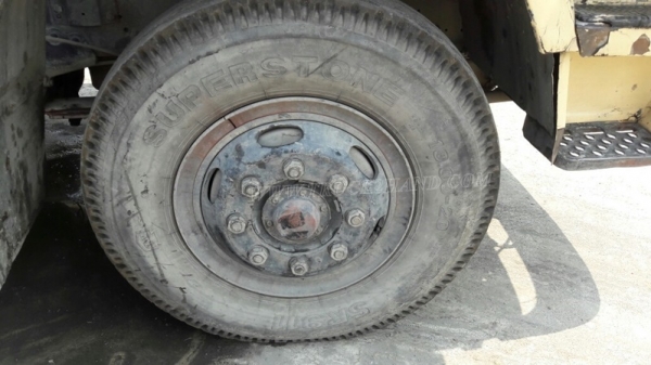 10ล้อ หัวลาก NISSAN UD 300 แรงม้า จดทะเบียนเมื่อปี 2544