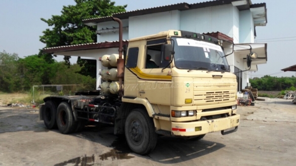 10ล้อ หัวลาก NISSAN UD 300 แรงม้า จดทะเบียนเมื่อปี 2544