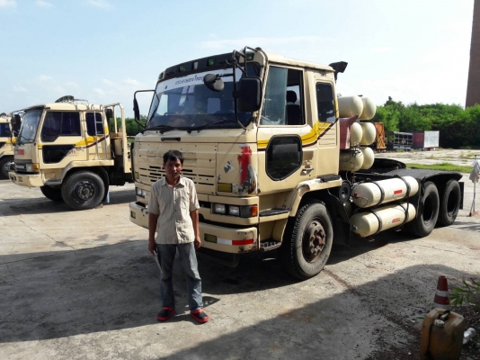 10ล้อ หัวลาก NISSAN UD 300 แรงม้า จดทะเบียนเมื่อปี 2544