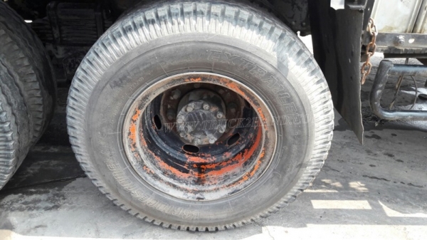 10ล้อ หัวลาก NISSAN UD 300 แรงม้า จดทะเบียนเมื่อปี 2544