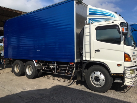 ขายรถบรรทุก 10 ล้อตู้เปียก HINO MEGA 220 แรงม้าปี 2557 2 คันไมล์ 45000 กม.49000 กม.คันที่ 3 ปี 2555 ไมล์ 101000 กม.
