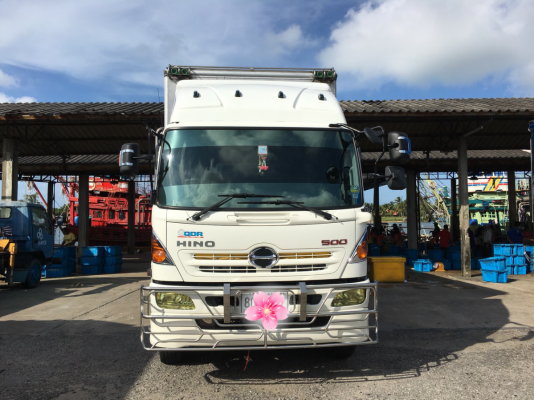 ขายรถบรรทุก 10 ล้อตู้เปียก HINO MEGA 220 แรงม้าปี 2557 2 คันไมล์ 45000 กม.49000 กม.คันที่ 3 ปี 2555 ไมล์ 101000 กม.