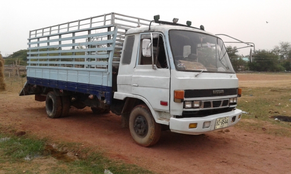 ขายนิสันเครื่องดีครัชชีสวย150แรง6สูบ