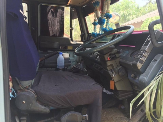 ขายดาวน์ 10 ล้อพื้นเรียบ บรรทุกน้ำ 195 แรง FVM32M รถห้างแท้ หรือขายตัดสด